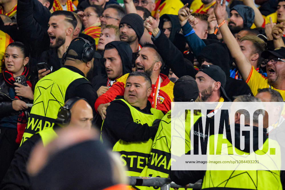 Echauffourées en fin de match entre les supporters Lensois et Portugais
