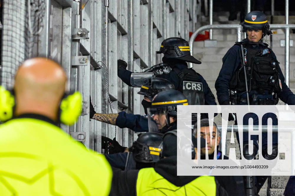 Echauffourées en fin de match entre les supporters Lensois et Portugais