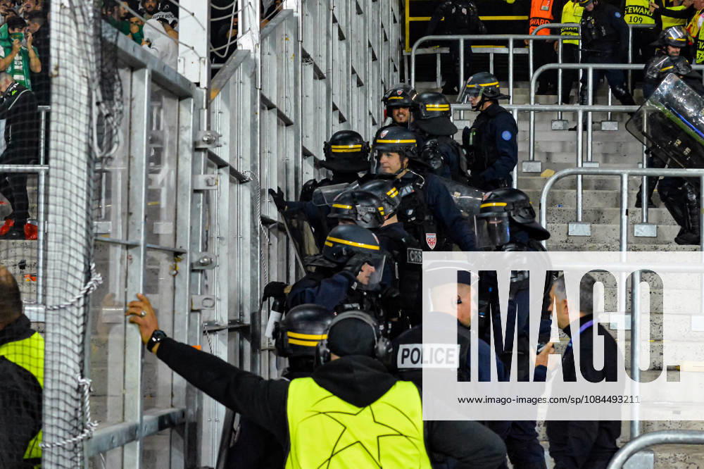 Echauffourées en fin de match entre les supporters Lensois et Portugais