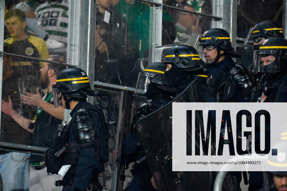 Echauffourées en fin de match entre les supporters Lensois et Portugais