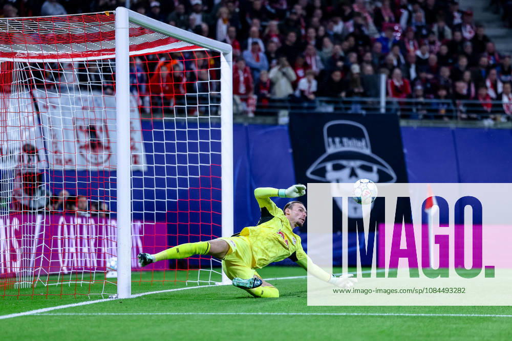 Maarten Vandevoordt (RB Leipzig, 26) haelt den Ball, block, Parade, GER, RB Leipzig vs. PSV Eindhoven, Fussball, UEFA Champions League, 2. Spieltag, Spielzeit 2026 2027, 13.10.2026 GER, RB Leipzig vs. PSV Eindhoven, Fussball, UEFA Champions League, 2. Spieltag, Spielzeit 2026 2027, 13.10.2026 Deutschland