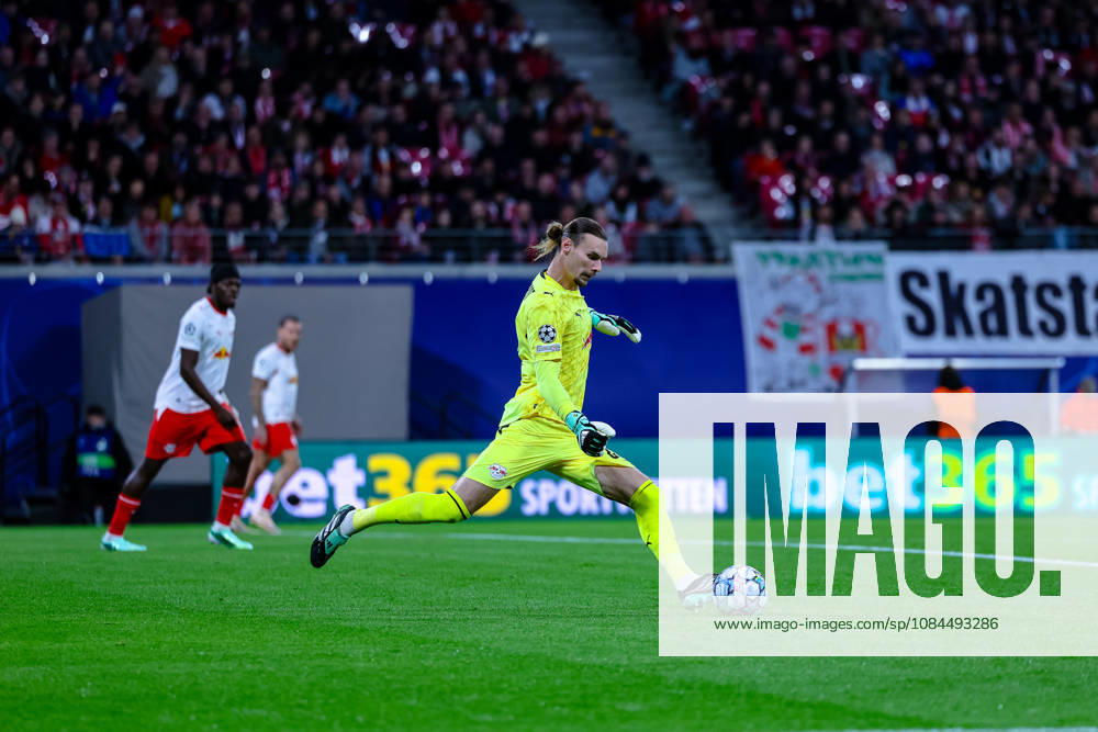 Abstoss durch Maarten Vandevoordt (RB Leipzig, 26), GER, RB Leipzig vs. PSV Eindhoven, Fussball, UEFA Champions League, 2. Spieltag, Spielzeit 2026 2027, 13.10.2026 GER, RB Leipzig vs. PSV Eindhoven, Fussball, UEFA Champions League, 2. Spieltag, Spielzeit 2026 2027, 13.10.2026 Deutschland