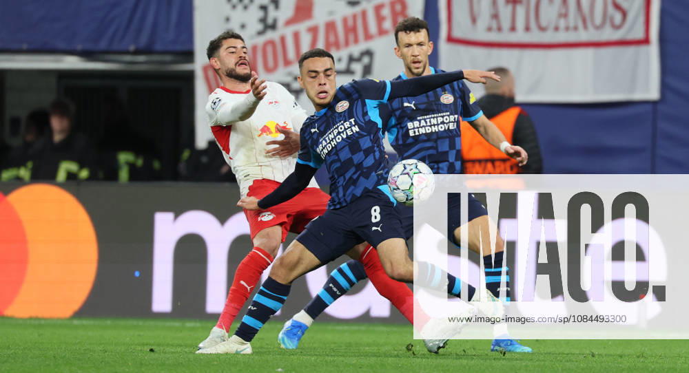 RB Leipzig - PSV Eindhoven Champions League Leipzig, 13.10.2026, Red Bull Arena, Fussball, UEFA Champions League , Gruppenphase, 2.Spieltag, RB Leipzig vs. PSV Eindhoven , Im Bild von links: Romulo (40, RB Leipzig), Sergino Dest ( 8, PSV), Ivan Perisic ( 5, PSV). , Nur zur redaktionellen Nutzung. Only editorial use. , UEFA regulations prohibit any use of photographs as image sequences and or quasi-video. ,