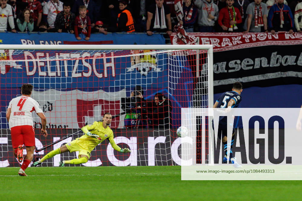 GER, Fussball, Herren, UEFA Chempionsleague 2026 2027, RB Leipzig vs. PSV Eindhoven Maarten Vandevoordt (RB Leipzig 26) hält den Strafstoss von Ivan PeriÅ¡iÄ‡ Ivan Perisic (PSV Eindhoven 5) Leipzig Red Bull Arena Sachsen Deutschland