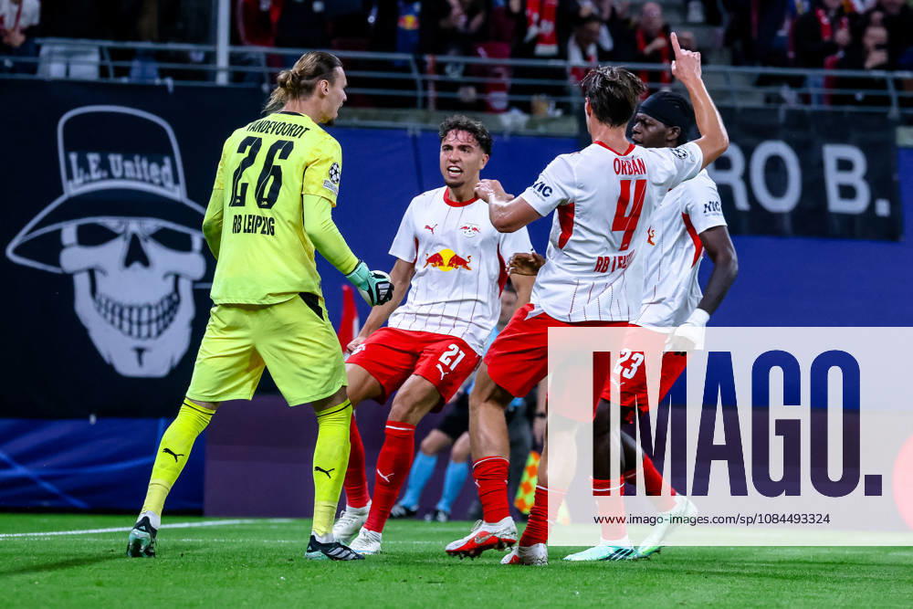 Maarten Vandevoordt (RB Leipzig, 26) jubelt ueber gehaltenen elfmeter, Ball, abgewehrt, gehalten, Torhueter, mit Neil El Aynaoui (RB Leipzig, 21), Willi Orban (RB Leipzig, 04) und Castello Lukeba (RB Leipzig, 23), GER, RB Leipzig vs. PSV Eindhoven, Fussball, UEFA Champions League, 2. Spieltag, Spielzeit 2026 2027, 13.10.2026 GER, RB Leipzig vs. PSV Eindhoven, Fussball, UEFA Champions League, 2. Spieltag, Spielzeit 2026 2027, 13.10.2026 Deutschland