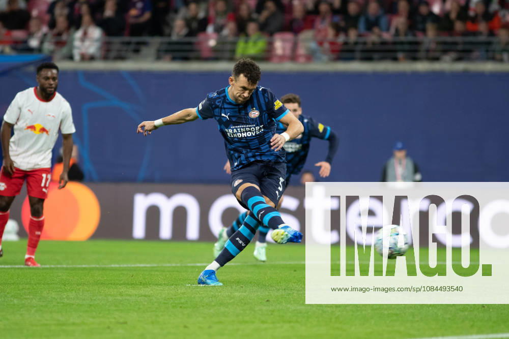 UEFA Champions League: RB Leipzig vs. PSV Eindhoven, 13.10.26 Ivan Perisic (5, PSV Eindhoven) verschießt einen Elfmeter, Strafstoß. Fußball, UEFA Champions League, Saison 2026 2027: RB Leipzig vs. PSV Eindhoven am 13.10.2026 in der Red Bull Arena, Leipzig.