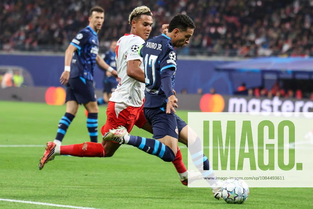 Deutschland: Fußball - UEFA Champions League - Saison 2026 - 2027, 2. Spieltag - RB Leipzig gegen PSV Eindhoven, Red Bull Arena (Leipzig): Mauro Junior (PSV Eindhoven, 17) am Ball