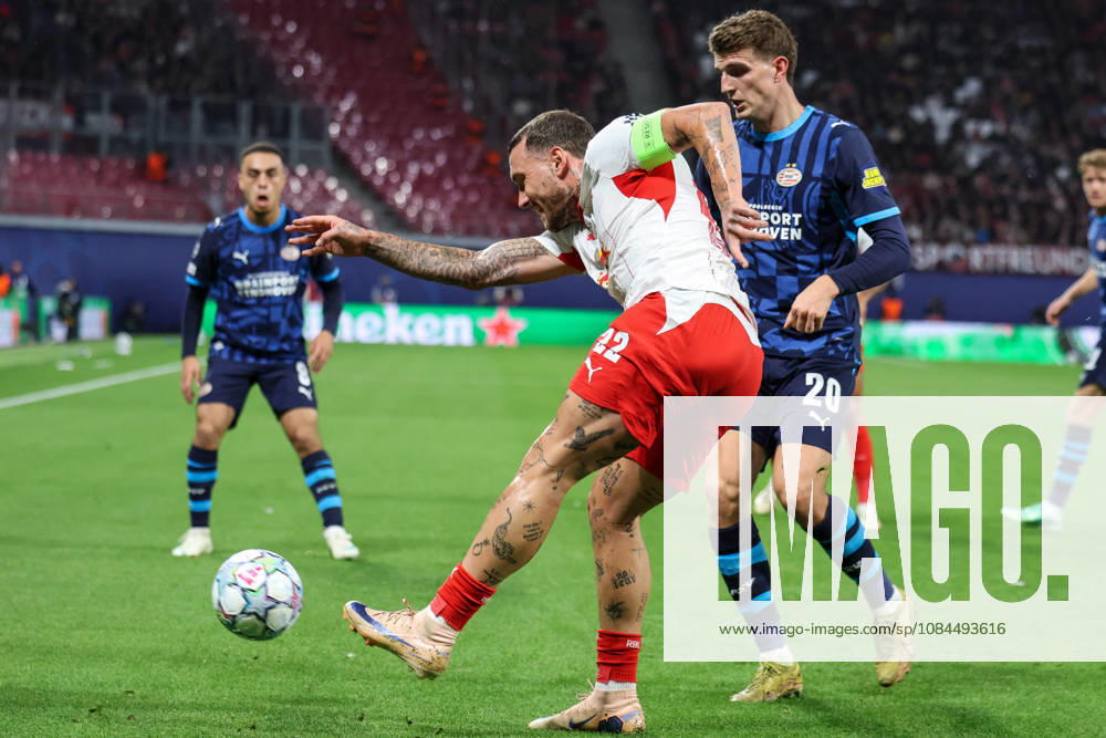 Deutschland: Fußball - UEFA Champions League - Saison 2026 - 2027, 2. Spieltag - RB Leipzig gegen PSV Eindhoven, Red Bull Arena (Leipzig): Klärung von David Raum (RB Leipzig, 22)