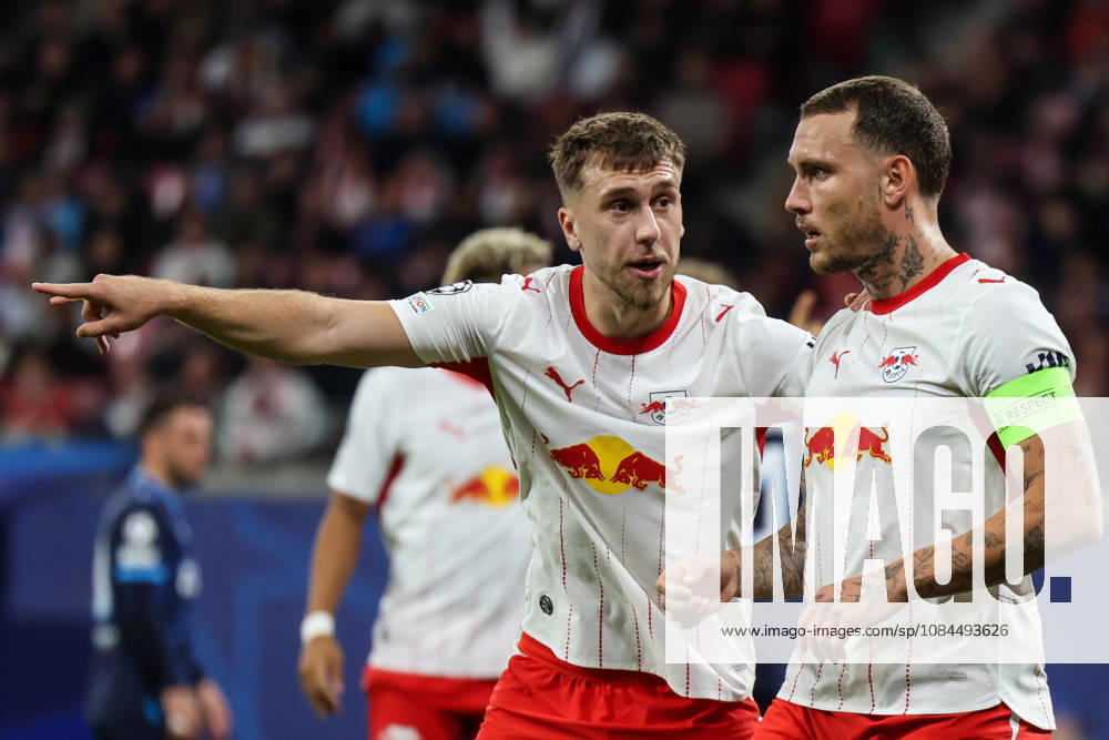 Deutschland: Fußball - UEFA Champions League - Saison 2026 - 2027, 2. Spieltag - RB Leipzig gegen PSV Eindhoven, Red Bull Arena (Leipzig): David Raum (RB Leipzig, 22) und Brajan Gruda (RB Leipzig, 10) im Austausch, Diskussion