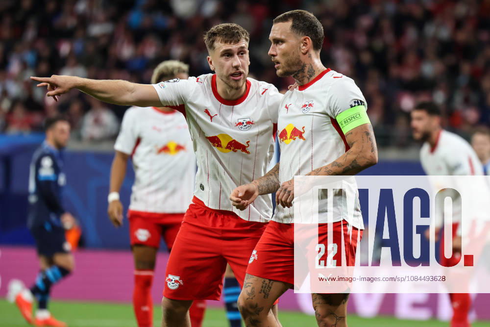 Deutschland: Fußball - UEFA Champions League - Saison 2026 - 2027, 2. Spieltag - RB Leipzig gegen PSV Eindhoven, Red Bull Arena (Leipzig): David Raum (RB Leipzig, 22) und Brajan Gruda (RB Leipzig, 10) im Austausch