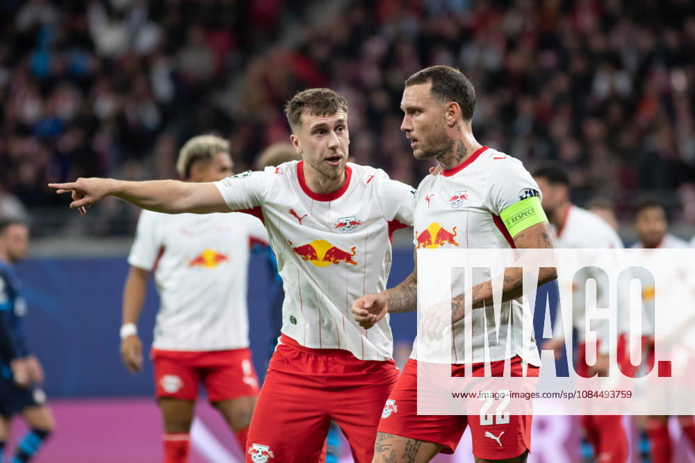 UEFA Champions League: RB Leipzig vs. PSV Eindhoven, 13.10.26 Brajan Gruda (10, RB Leipzig) mit Kapitän David Raum (22, RB Leipzig). Fußball, UEFA Champions League, Saison 2026 2027: RB Leipzig vs. PSV Eindhoven am 13.10.2026 in der Red Bull Arena, Leipzig.