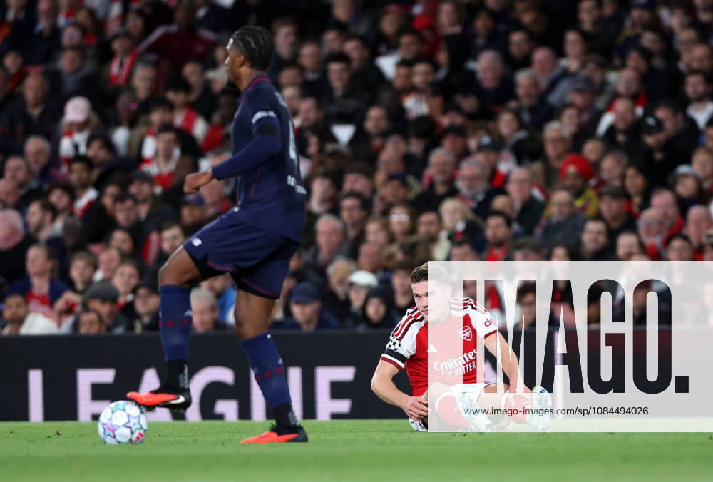 London, England, 13th October 2026. Viktor Gyokeres of Arsenal is left on the floor during the Arsenal vs LOSC Lille UEFA Champions League match at the Emirates Stadium, London. Picture credit should read: David Klein Sportimage . SPI_036_DK_Arsenal_Lille SPI-5065-0037