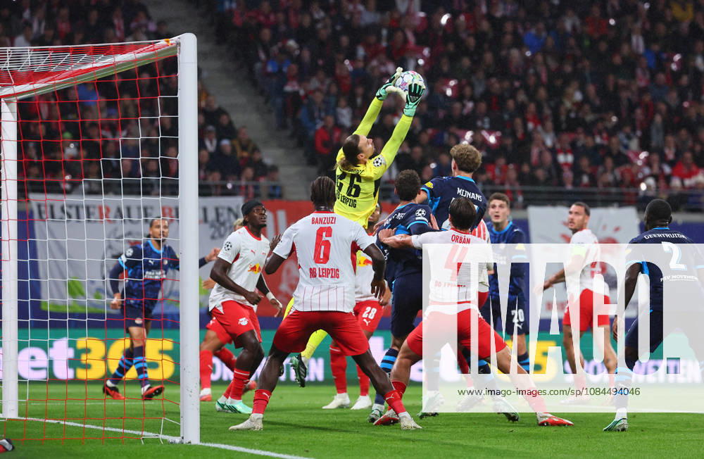 RB Leipzig - PSV Eindhoven Champions League Leipzig, 13.10.2026, Red Bull Arena, UEFA Champions League , RBLeipzig (GER) vs. PSV Eindhoven (NED) , Im Bild: Torwart Maarten Vandevoordt (26, RB Leipzig) in Aktion ,