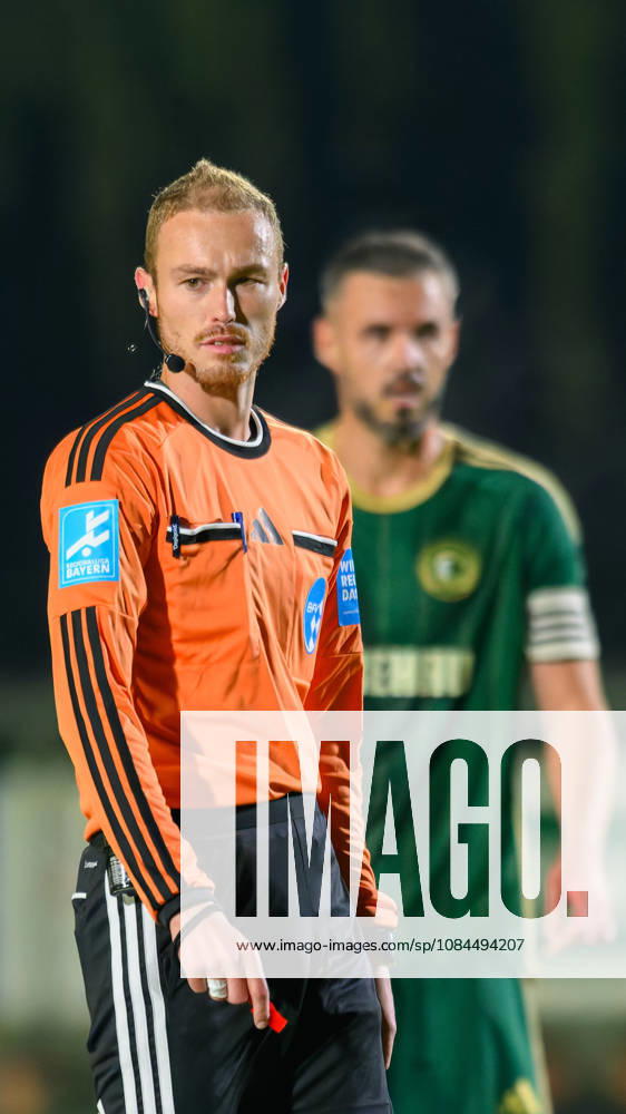 Fussball - Saison 2026 2027 - Regionalliga Bayern - 14. Spieltag: SC Eltersdorf - SV Wacker Burghausen - JoTe - - Stefan Treiber ( Schiedsrichter ) Maximilian Göbhardt Goebhardt (10, SC Eltersdorf )