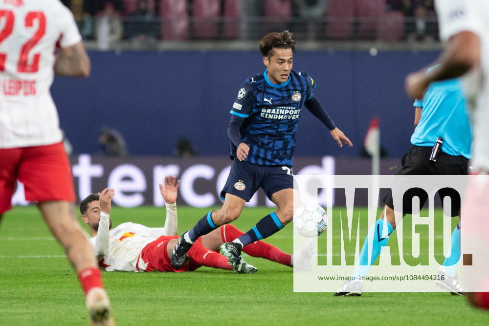 UEFA Champions League: RB Leipzig vs. PSV Eindhoven, 13.10.26 Kodai Sano (24, PSV Eindhoven) setzt sich gegen Romulo Cardoso da Cruz (40, RB Leipzig) durch. Fußball, UEFA Champions League, Saison 2026 2027: RB Leipzig vs. PSV Eindhoven am 13.10.2026 in der Red Bull Arena, Leipzig.