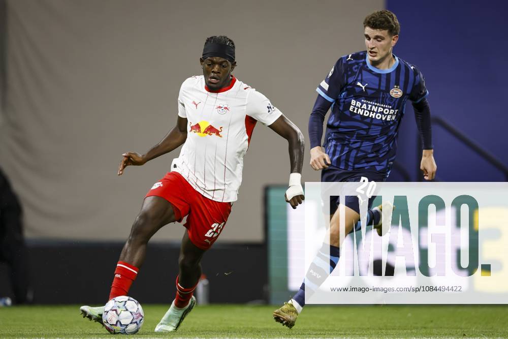 LEIPZIG - (lr) Castello Lukeba of RB Leipzig and Guus Til of PSV Eindhoven during the UEFA Champions League match between RB Leipzig and PSV Eindhoven at the RB Arena on 13 October 2026 in Leipzig, Germany. MAURICE VAN STEEN ANP ANPxSportx IVx 572349733 originalFilename: 572349733