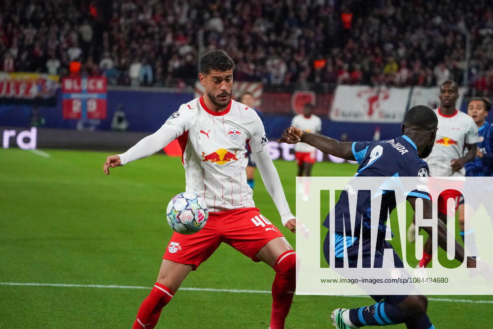 RÃ mulo Cardoso against Lutsharel Geertruida during UEFA Champions League 2026 2027 league phase game between teams of RB Leipzig and PSV Eindhoven (Pia Schindler Ball Raw Images) Leipzig Red Bull Arena Germany