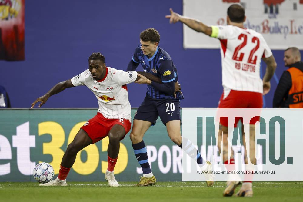 LEIPZIG - (lr) Ezechiel Banzuzi of RB Leipzig and Guus Til of PSV Eindhoven during the UEFA Champions League match between RB Leipzig and PSV Eindhoven at the RB Arena on 13 October 2026 in Leipzig, Germany. MAURICE VAN STEEN ANP ANPxSportx IVx 572351229 originalFilename: 572351229