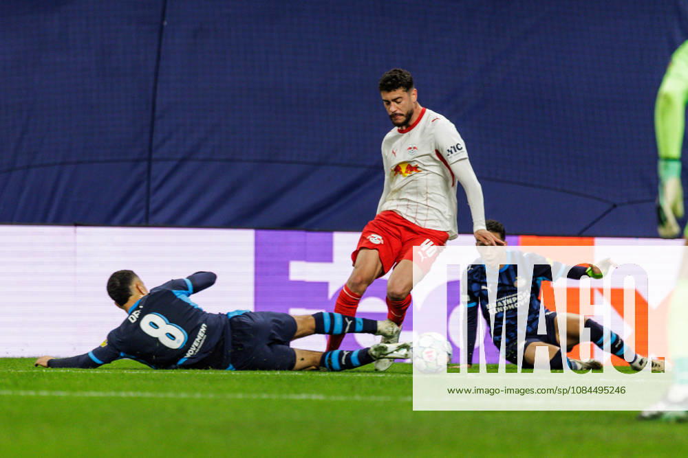 GER, Fussball, Herren, UEFA Chempionsleague 2026 2027, RB Leipzig vs. PSV Eindhoven RÃ mulo Cardoso Romulo Cardoso (RB Leipzig 40) im Zweikampf gegen Sergino Dest Sergino Dest (PSV Eindhoven 8) Leipzig Red Bull Arena Sachsen Deutschland