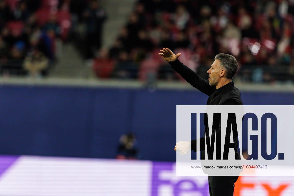 GER, Fussball, Herren, UEFA Chempionsleague 2026 2027, RB Leipzig vs. PSV Eindhoven Martin Demichelis (Coach RB Leipzig) gibt Handzeichen Leipzig Red Bull Arena Sachsen Deutschland