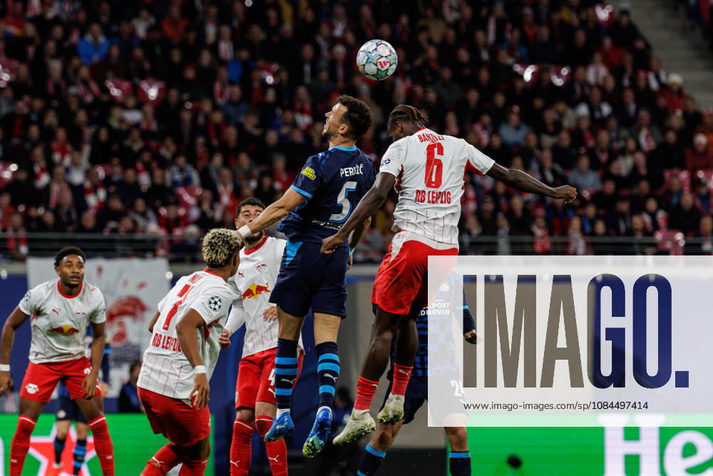 GER, Fussball, Herren, UEFA Chempionsleague 2026 2027, RB Leipzig vs. PSV Eindhoven Ivan PeriÅ¡iÄ‡ Ivan Perisic (PSV Eindhoven 5) im Zweikampf gegen Ezechiel Banzuzi (RB Leipzig 6) Leipzig Red Bull Arena Sachsen Deutschland