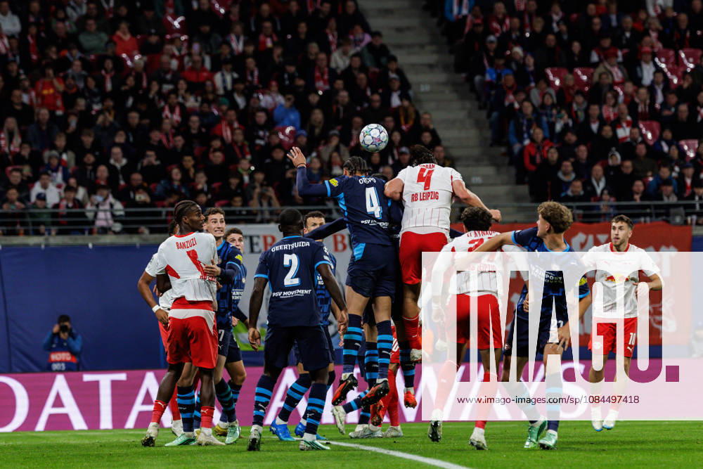 GER, Fussball, Herren, UEFA Chempionsleague 2026 2027, RB Leipzig vs. PSV Eindhoven Armando Obispo (PSV Eindhoven 4) im Zweikampf gegen Willi Orban Willi Orban (RB Leipzig 4) Leipzig Red Bull Arena Sachsen Deutschland