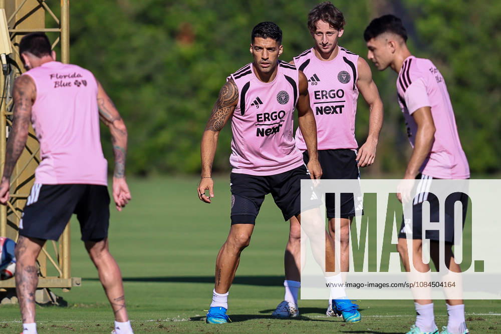 FORT LAUDERDALE, FL - OCTOBER 13: Inter Miami CF forward Luis Suarez (9) is seen during an Inter Miami Training Session at Florida Blue Training Center on October 13, 2026 in Fort Lauderdale, Florida. (Photo by Chris Arjoon Icon Sportswire) SOCCER: OCT 13 Inter Miami CF Training Icon2610130000048