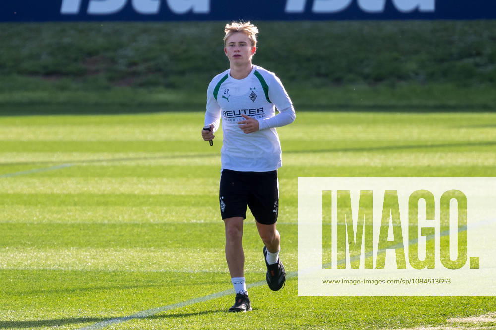 Fritz Fleck (Borussia Moenchengladbach, 27) im Einzeltraining. Oeffentliches Training Borussia Moenchengladbach, Fussball, Bundesliga, Saison 2026 2027, 14.10.2026 oeffentliches Training Borussia Moenchengladbach, Fussball, Bundesliga, Saison 2026 2027, 14.10.2026 Moenchengladbach