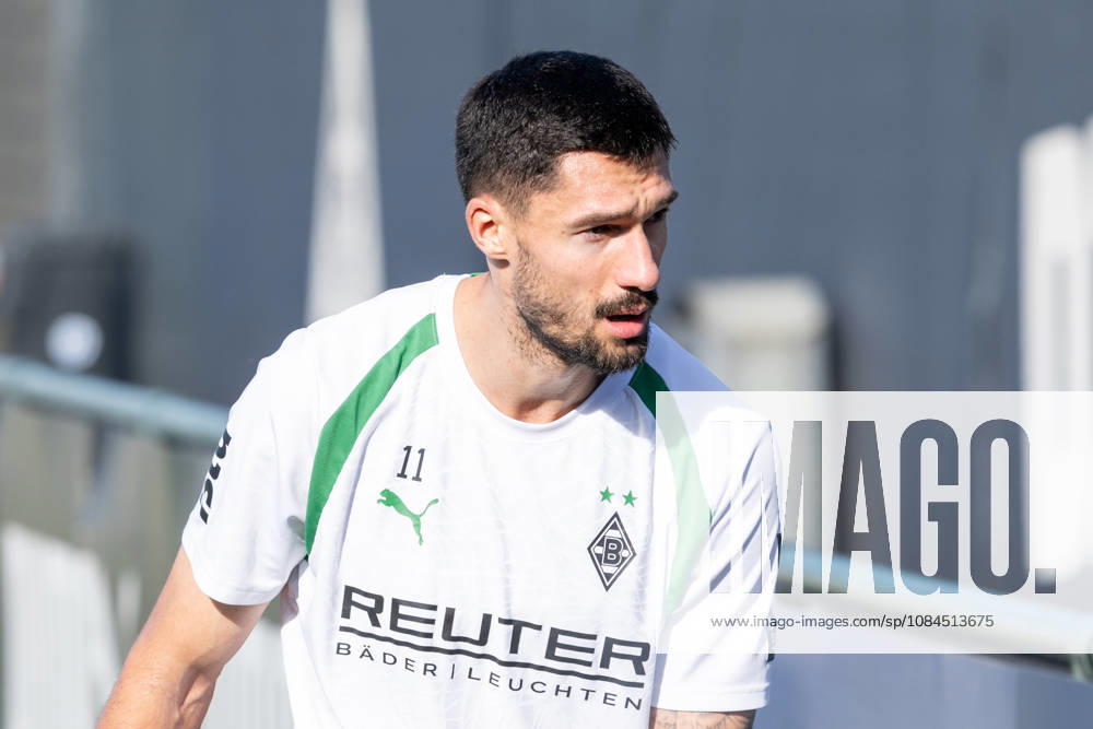 Tim Kleindienst (Borussia Moenchengladbach, 11) bricht das Training ab. Oeffentliches Training Borussia Moenchengladbach, Fussball, Bundesliga, Saison 2026 2027, 14.10.2026 oeffentliches Training Borussia Moenchengladbach, Fussball, Bundesliga, Saison 2026 2027, 14.10.2026 Moenchengladbach