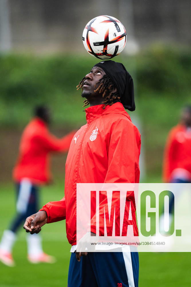SOCCER - UEFA EL, RBS vs Milan SALZBURG,AUSTRIA,14.OCT.26 - SOCCER - UEFA Europa League, Red Bull Salzburg vs AC Milan, preview, training RBS. Image shows Gaoussou Diakità (RBS). GEPAxpictures Arellano