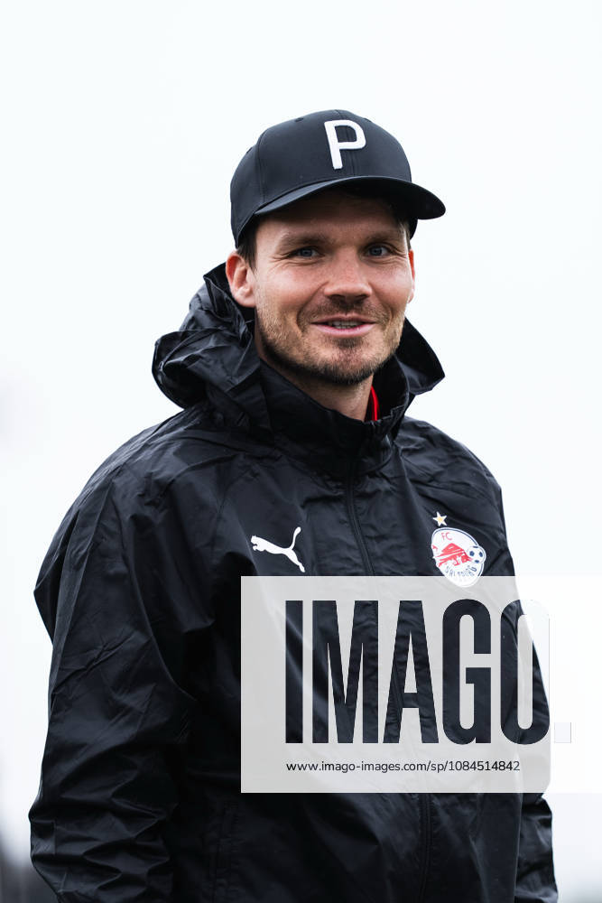 SOCCER - UEFA EL, RBS vs Milan SALZBURG,AUSTRIA,14.OCT.26 - SOCCER - UEFA Europa League, Red Bull Salzburg vs AC Milan, preview, training RBS. Image shows head coach Danny Roehl (RBS). GEPAxpictures Arellano