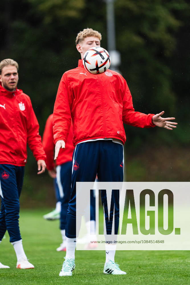 SOCCER - UEFA EL, RBS vs Milan SALZBURG,AUSTRIA,14.OCT.26 - SOCCER - UEFA Europa League, Red Bull Salzburg vs AC Milan, preview, training RBS. Image shows Valentin Zabransky (RBS). GEPAxpictures Arellano