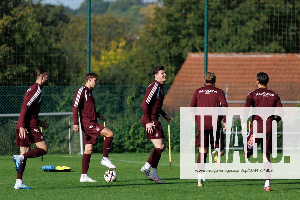 Anderlecht s players pictured in action during a training session of Belgian soccer team RSC Anderlecht, Wednesday 14 October 2026 in Brussels. The team is preparing for the second match of the UEFA Europa League league phase against Croatian GNK Dinamo Zagreb tomorrow. KURTxDESPLENTER x189777858x