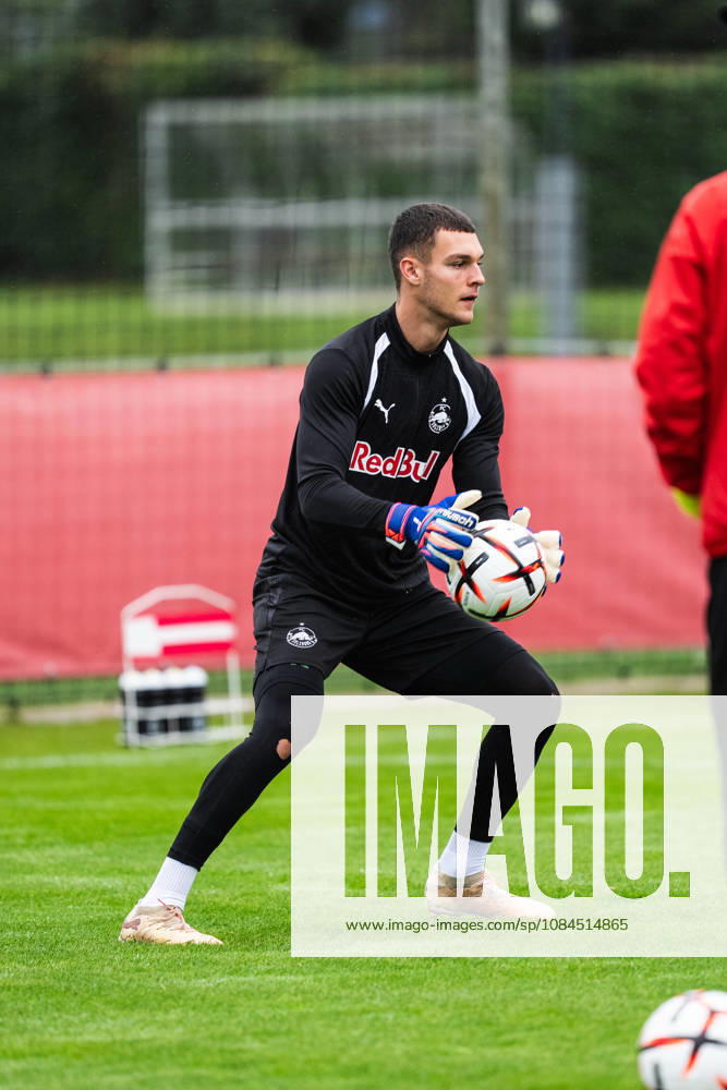 SOCCER - UEFA EL, RBS vs Milan SALZBURG,AUSTRIA,14.OCT.26 - SOCCER - UEFA Europa League, Red Bull Salzburg vs AC Milan, preview, training RBS. Image shows Christian Zawieschitzky (RBS). GEPAxpictures Arellano