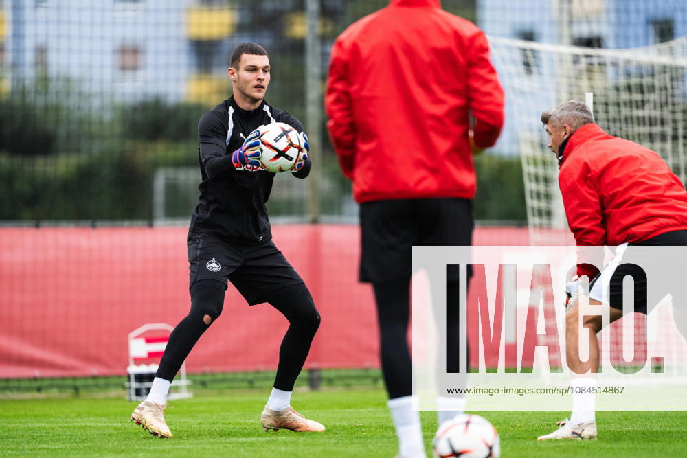 SOCCER - UEFA EL, RBS vs Milan SALZBURG,AUSTRIA,14.OCT.26 - SOCCER - UEFA Europa League, Red Bull Salzburg vs AC Milan, preview, training RBS. Image shows Christian Zawieschitzky (RBS). GEPAxpictures Arellano