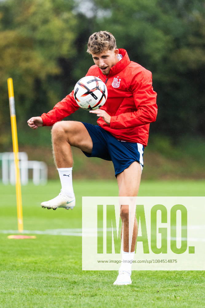 SOCCER - UEFA EL, RBS vs Milan SALZBURG,AUSTRIA,14.OCT.26 - SOCCER - UEFA Europa League, Red Bull Salzburg vs AC Milan, preview, training RBS. Image shows Jesper Lindstrom (RBS). GEPAxpictures Arellano