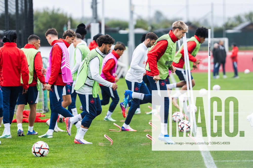 SOCCER - UEFA EL, RBS vs Milan SALZBURG,AUSTRIA,14.OCT.26 - SOCCER - UEFA Europa League, Red Bull Salzburg vs AC Milan, preview, training RBS. Image shows the team of RBS. GEPAxpictures Arellano
