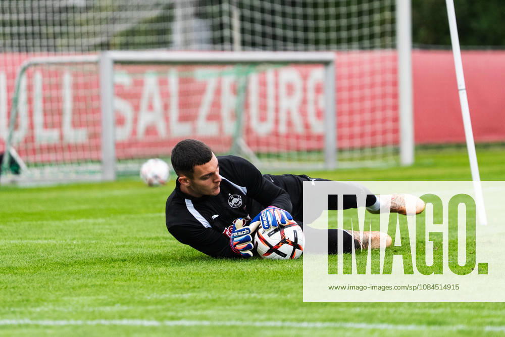 SOCCER - UEFA EL, RBS vs Milan SALZBURG,AUSTRIA,14.OCT.26 - SOCCER - UEFA Europa League, Red Bull Salzburg vs AC Milan, preview, training RBS. Image shows Christian Zawieschitzky (RBS). GEPAxpictures Arellano