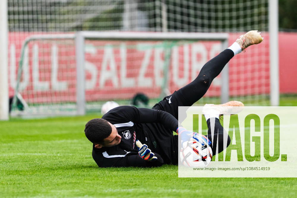 SOCCER - UEFA EL, RBS vs Milan SALZBURG,AUSTRIA,14.OCT.26 - SOCCER - UEFA Europa League, Red Bull Salzburg vs AC Milan, preview, training RBS. Image shows Christian Zawieschitzky (RBS). GEPAxpictures Arellano