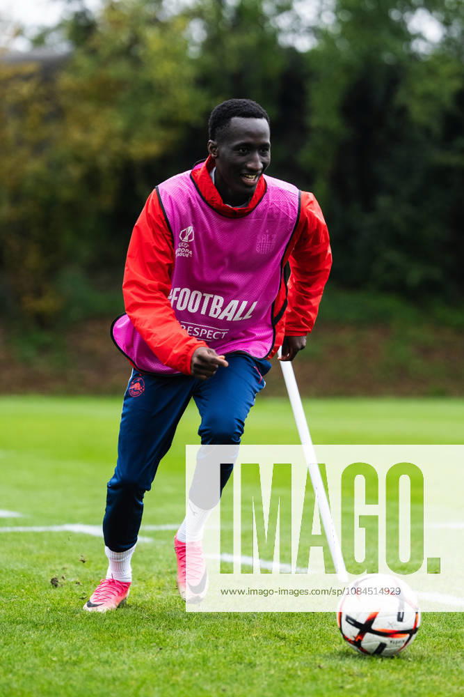 SOCCER - UEFA EL, RBS vs Milan SALZBURG,AUSTRIA,14.OCT.26 - SOCCER - UEFA Europa League, Red Bull Salzburg vs AC Milan, preview, training RBS. Image shows Abubakr Barry (RBS). GEPAxpictures Arellano
