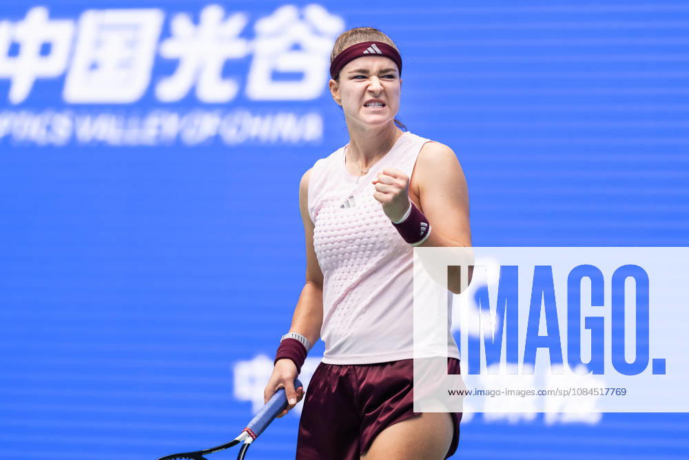 2026 WTA, Tennis Damen Wuhan Open: Karolina Muchova - Caty McNally in China - 14 Oct. Karolina Muchova of Czechia celebrates her win against Caty McNally of USA (Not in view) during their women s singles match on day 3 of Wuhan Open at the Optics Valley International Tennis Center. Karolina Muchova defeated Caty McNally with a score of 3-6, 7-6, 7-6. Wuhan China