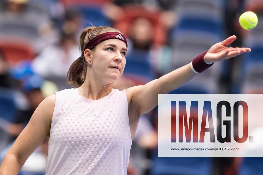 2026 WTA, Tennis Damen Wuhan Open: Karolina Muchova - Caty McNally in China - 14 Oct. Karolina Muchova of Czechia seen in action with Caty McNally of USA (Not in view) during the Wuhan Open final match at the Optics Valley International Tennis Center. Karolina Muchova defeated Caty McNally with a score of 3-6, 7-6, 7-6. Wuhan China