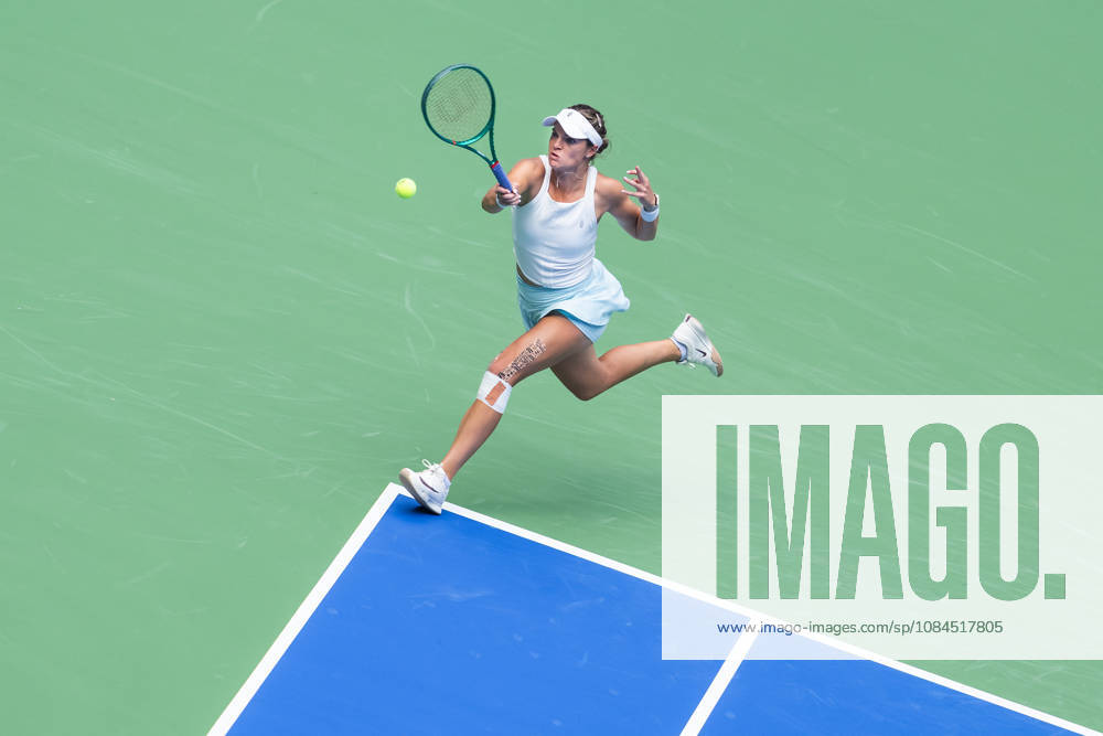 2026 WTA, Tennis Damen Wuhan Open: Karolina Muchova - Caty McNally in China - 14 Oct. Caty McNally of USA celebrates her win against Karolina Muchova of Czechia (Not in view) during their women s singles match on day 3 of Wuhan Open at the Optics Valley International Tennis Center. Karolina Muchova defeated Caty McNally with a score of 3-6, 7-6, 7-6. Wuhan China