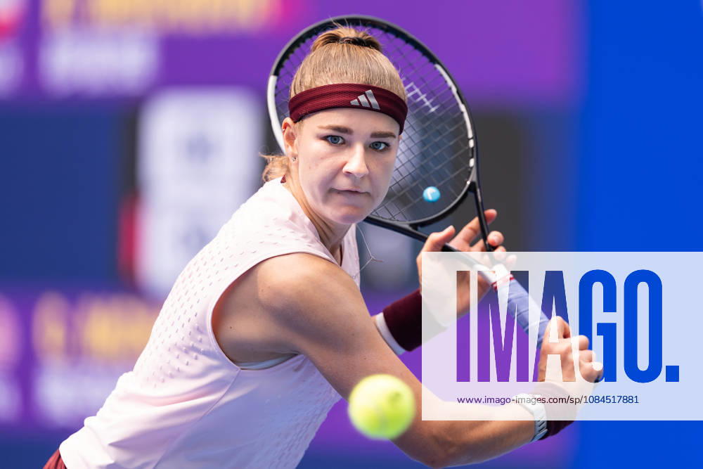 2026 WTA, Tennis Damen Wuhan Open: Karolina Muchova - Caty McNally in China - 14 Oct. Karolina Muchova of Czechia seen in action with Caty McNally of USA (Not in view) during the Wuhan Open final match at the Optics Valley International Tennis Center. Karolina Muchova defeated Caty McNally with a score of 3-6, 7-6, 7-6. Wuhan China