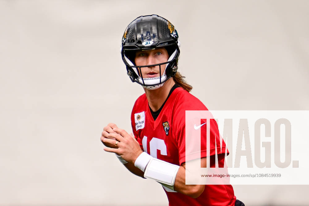 Jacksonville Jaguars, Press and Training Jacksonville Jaguars quarterback Trevor Lawrence (16) during the press conference, PK, Pressekonferenz practise session for Jacksonville Jaguars at the Grove Hotel, Chandler s Cross, UK on 14 October 2026. Chandler s Cross Grove Hotel Hertfordshire UK Editorial use only ,