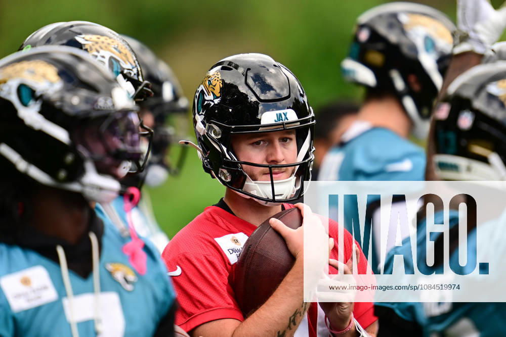 Jacksonville Jaguars, Press and Training Jacksonville Jaguars quarterback Quinn Ewers (10) during the press conference, PK, Pressekonferenz practise session for Jacksonville Jaguars at the Grove Hotel, Chandler s Cross, UK on 14 October 2026. Chandler s Cross Grove Hotel Hertfordshire UK Editorial use only ,