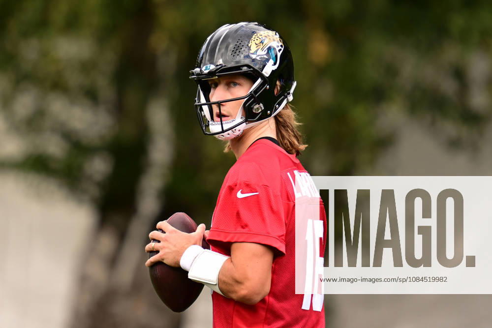 Jacksonville Jaguars, Press and Training Jacksonville Jaguars quarterback Trevor Lawrence (16) during the press conference, PK, Pressekonferenz practise session for Jacksonville Jaguars at the Grove Hotel, Chandler s Cross, UK on 14 October 2026. Chandler s Cross Grove Hotel Hertfordshire UK Editorial use only ,