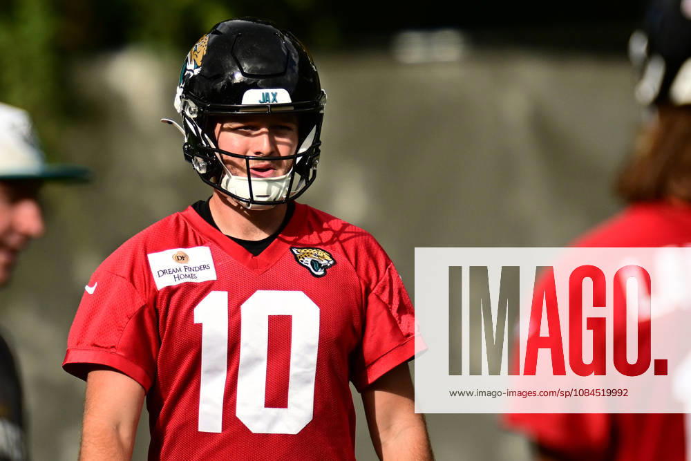 Jacksonville Jaguars, Press and Training Jacksonville Jaguars quarterback Quinn Ewers (10) during the press conference, PK, Pressekonferenz practise session for Jacksonville Jaguars at the Grove Hotel, Chandler s Cross, UK on 14 October 2026. Chandler s Cross Grove Hotel Hertfordshire UK Editorial use only ,