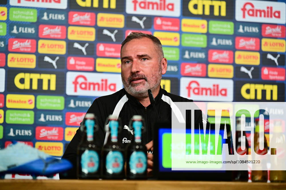 Fußball, Herren, 2.BL (Bundesliga), Saison 2026 2027, Holstein Kiel Pressekonferenz mit Trainer Tim Walter vor dem Spiel am Freitag gegen Hertha BSC Berlin, KSV Tim Walter bei der PK Kiel, nähe Holstein-Stadion Holstein-Stadion, Presseraum Schleswig-Holstein Deutschland