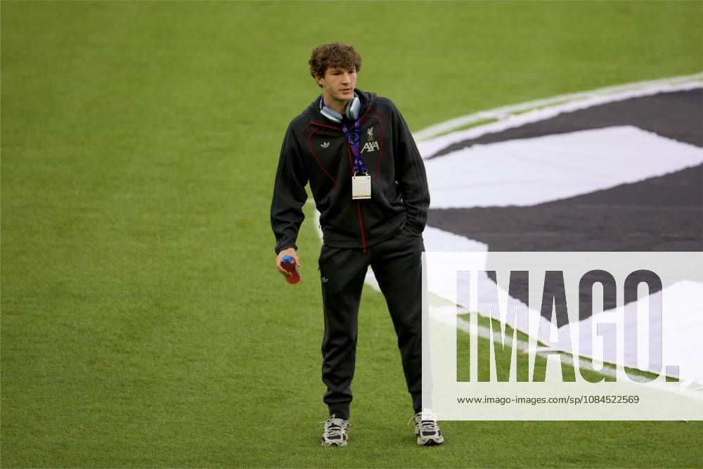 Football - UEFA Champions League - LASK v Liverpool FC LINZ, AUSTRIA - Wednesday, October 14, 2026: Liverpool s Lewis Koumas on the pitch before the UEFA Champions League 2026 27 League Phase MD2 match between LASK and Liverpool FC at the Oberösterreich Arena. (Photo by David Rawcliffe Propaganda) LINZ Oberösterreich Arena UPPER AUSTRIA AUSTRIA